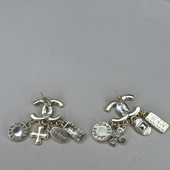 Chanel light gold Earrings - Picture 5 of 5